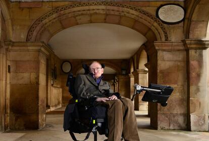El profesor Stephen Hawking en Cambridge en 2013.