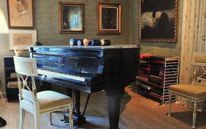 Piano de cola en la casa Ainola, residencia familiar de Jean Sibelius orillas del lago Tuusula, a unos 40 kilómetros de Helsinki.