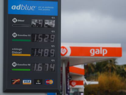 Precios del combustible en una gasolinera en Ronda, Málaga, el lunes.