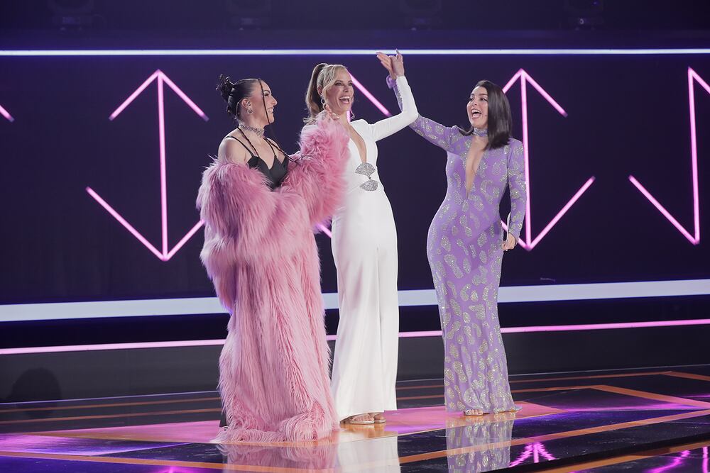 Inés Hernand, Paula Vázquez y Ruth Lorenzo, en la segunda semifinal del Benidorm Fest.