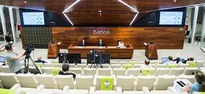 Rueda de prensa de resultados semestrales de Bankia, con el consejero delegado, José Sevilla, en el centro de la mesa.