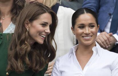 Meghan Markle y Kate Middleton durante la final femenina de Wimbledon.