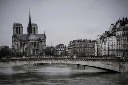 El río sena con Notre-Dame al fondo, el 25 de enero de 2018. 