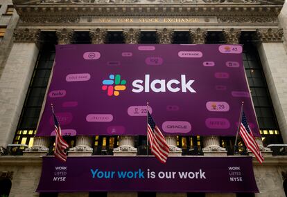 Logo de Slack en su salida a bolsa en 2019.