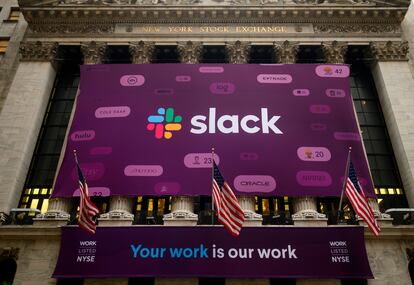 El logo de la aplicación Slack en la Bolsa de Nueva York.