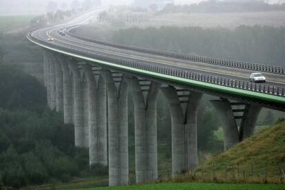 Viaducto de una de la autopistas de Sanef en Francia.