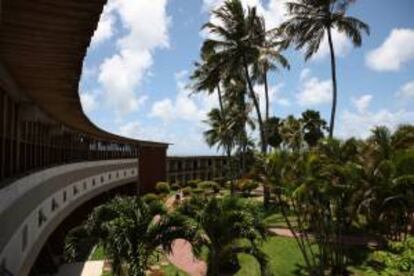 Fotografía del 17 de marzo de 2014 de los jardines del Hotel Tambaú en la ciudad de Joao Pessoa (Brasil), una de las capitales del nordeste brasileño que goza de atractivas playas, bellos paisajes y clima tropical todo el año, disfruta la tranquilidad que sus vecinas Recife y Natal perdieron desde que fueron descubiertas por el turismo mundial.