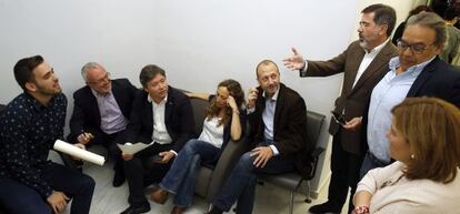 Los portavoces de los grupos parlamentarios acuerdan los criterios para aprobar la comisión de reforma del Estatut.