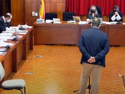 J. G., acusado de asesinar a su tía abuela de 82 años en Abarán (Murcia), declara durante el juicio, en mayo de 2022.