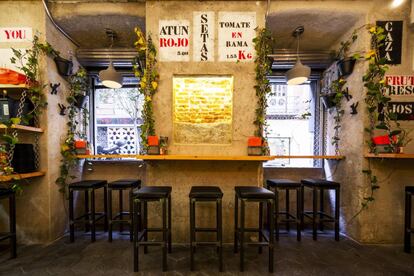 Interior del restaurante Buns & Bones, en Antón Martín.