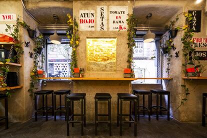 Interior del restaurante Buns &amp; Bones, en Ant&oacute;n Mart&iacute;n.