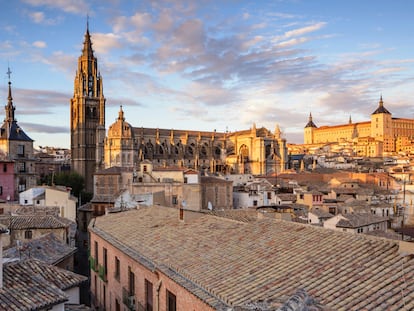 Vista panorámica de Toledo con su catedral y el alcázar.
