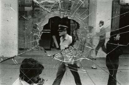 Calle Alameda, Santiago, Chile, 1983.