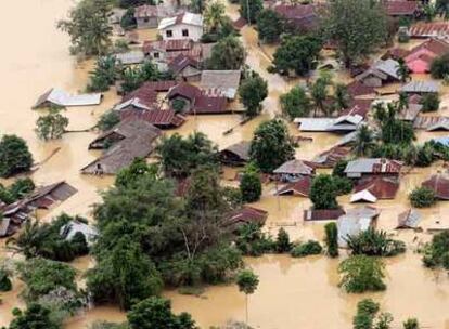 Las inundaciones del fin de semana en Indonesia han dejado cientos de víctimas, dos años después del <i>tsunami</i> que asi¡oló esta misma zona del planeta.