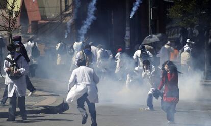 Estudiantes de Medicina protestan contra el Gobierno en La Paz.