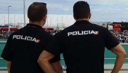 Dos agentes de la Policía en una foto de archivo.