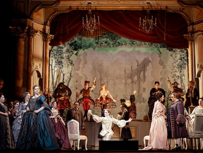 Momento de 'Adriana Lecouvreur' en el escenario del Liceu.