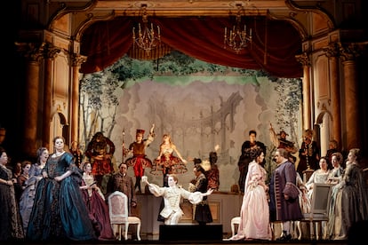 Momento de 'Adriana Lecouvreur' en el escenario del Liceu.
