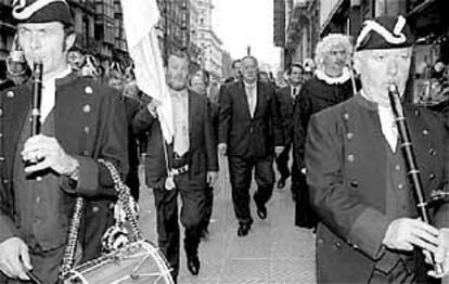 Desfile conmemorativo del 701º aniversario de la fundación de la villa.