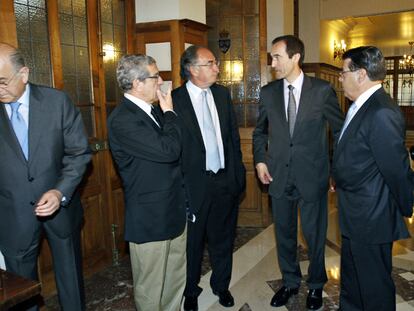 Carlos Egea, Braulio Medel, Amado Franco, Manuel Menéndez y Enrique Ambrosio, presidente de Caja Cantabria.