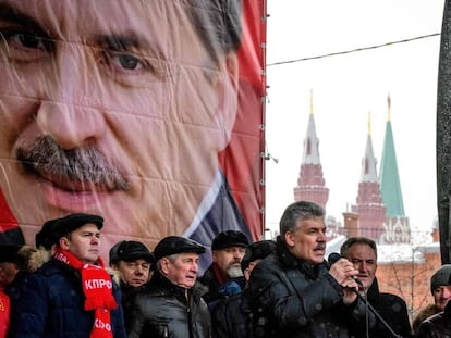 O candidato do Partido Comunista da Rússia, Pavel Grudinin (centro), discursa em um comício no último dia 10.