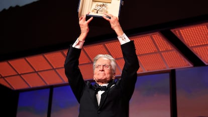 Michael Douglas, con su Palma de Oro honorífica.