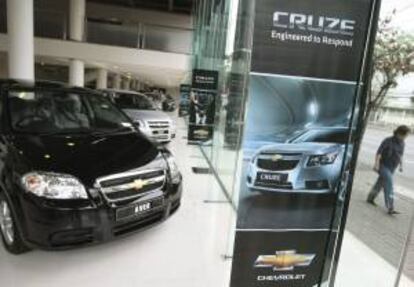 GM vendió 224.314 vehículos en febrero, con el importante avance de Cadillac, que mejoró en tasa interanual un 20 %, hasta las 13.845 unidades, mientras que la marca más popular del gigante de Detroit, Chevrolet, aumentó sus ventas un 5 % hasta las 158.541 unidades. EFE/Archivo