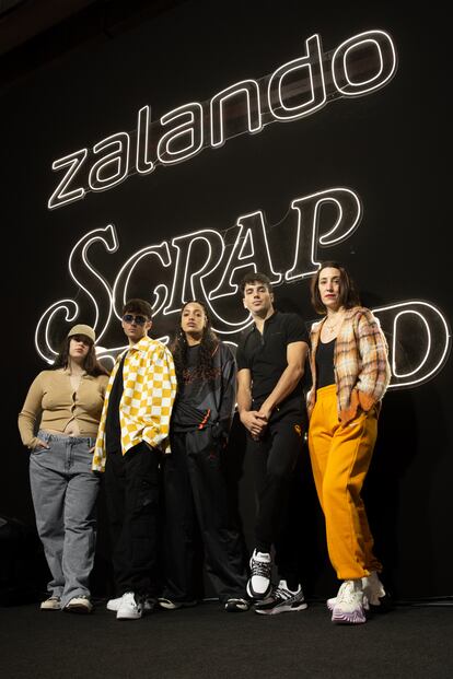 En la imagen cinco de los protagonistas de la última edición de Scrapworld: Helena Contreras (Gorogoro), Luc Loren, Dariam Coco, Óscar Casas y Ana López Cobos. 