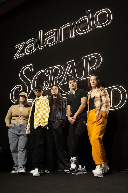 En la imagen cinco de los protagonistas de la última edición de Scrapworld: Helena Contreras (Gorogoro), Luc Loren, Dariam Coco, Óscar Casas y Ana López Cobos.