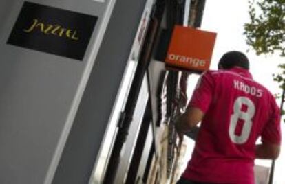 Logotipos de Jazztel y Orange.