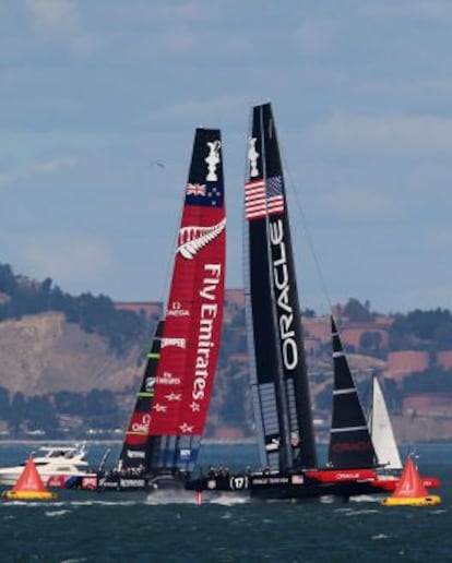 El Emirates Team New Zealand y el Oracle