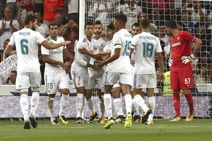 Los jugadores del Real Madrid celebran el gol de Borja Mayoral, primero del equipo ante la Fiorentina.