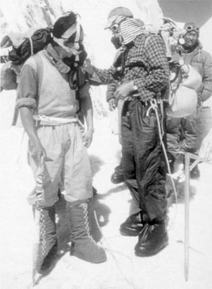 Edmund Hillary y Tenzing antes de iniciar la ascensión a la cumbre del Everest en 1953