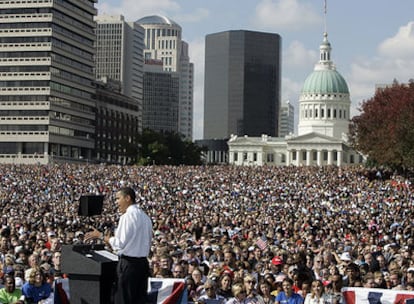 El candidato demócrata dirige un discurso ante unos 100.000 simpatizantes, en el acto de campaña más grande celebrado hasta ahora