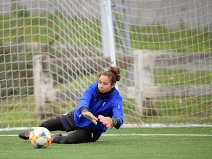 Ainhoa Tirapu, capitana y portera del Athletic Club, en una imagen del club.