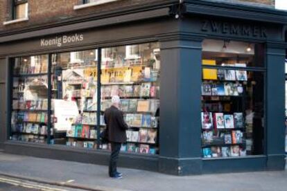 Koenig Books, librería de dueños alemanes especializada en arte y arquitectura, cuida mucho su estética.