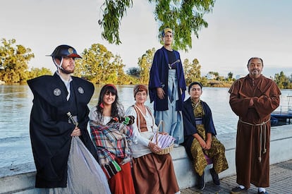 Miembros de un grupo de teatro que escenifica la llegada de la expedición japonesa encabezada por el samurái Hasekura al municipio en el siglo XVII.