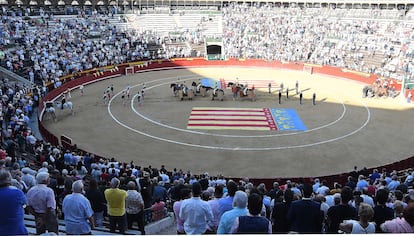 Paseíllo en la plaza de toros de Valencia en 2017.