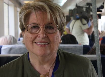 Un tren conmemorativo del exilio ha viajado desde Barcelona a la frontera francesa con 300 personas. "Iba hacia la frontera como una niña vencida y ahora vuelvo habiendo ganado la mayor batalla de mi vida: Romper el silencio", proclama Josefina Piquet (Barcelona, 1934) en el tren que le lleva a Portbou.