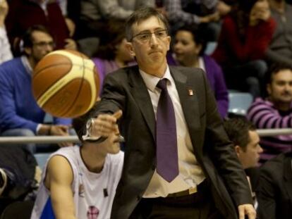 Moncho Fernández, entrenador del Obradoiro, durante un partido.