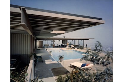 <b>Julius Shulman.</b> Case Study House #22, 1960 (Arquitecto: Pierre Koenig). La casa que Pierre Koenig proyectó en 1960 para Carlotta y C. H. ‘Buck’ Stahl en las colinas de Hollywood es la vivienda más conocida del Case Study House Program de John Entenza, e incluso fue reconstruida en el Museum of Contemporary Art de Los Ángeles como parte de exposición de 1989 <i>Proyectos para la vida moderna </I>. Ha servido de escenario en decenas de películas y anuncios publicitarios.