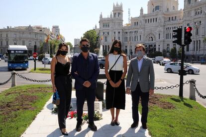 Manuela Sánchez, Alejandro Sanz, Rachel Valdés y José Luis Martínez-Almeida, durante un acto en Madrid, el pasado julio.