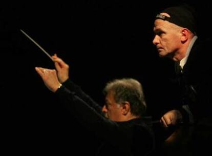 Zubin Mehta (izquierda) y Carlos Padrissa, en un ensayo de 'El oro del Rin', de Wagner.