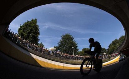 Pierre Rolland, ciclista franc&eacute;s, toma la salida del Tour de 2015.