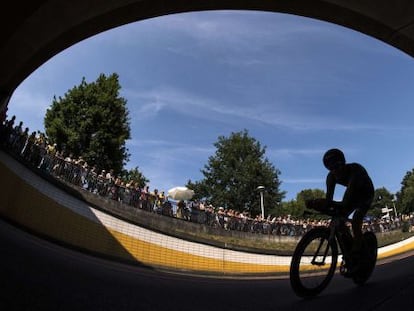 Pierre Rolland, ciclista franc&eacute;s, toma la salida del Tour de 2015.