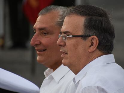 Marcelo Ebrard y Adán Augusto López, durante una ceremonia en Campeche, el pasado 11 de febrero.