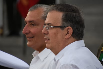 Marcelo Ebrard y Adán Augusto López, durante una ceremonia en Campeche, el pasado 11 de febrero.