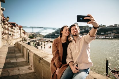 En las redes, muchas parejas siguen mostrando su mejor cara, y viven su crisis de manera silenciosa y ocultando los problemas reales.