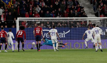 Herrera detiene un penalti a Benzema.