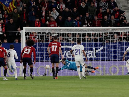 Herrera detiene un penalti a Benzema.